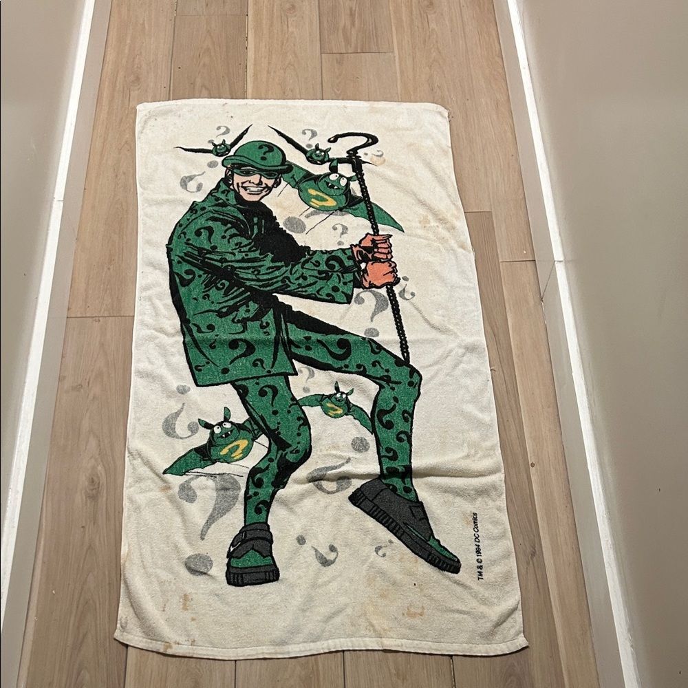 DC Comics The Riddler Jim Carrey Beach Towel 
Stains Discoloration